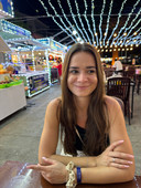 Zdjęcie z wakacji przed transformacją w profesjonalny wizerunek biznesowy